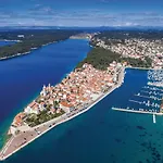 Gorgeous In * Supetarska Draga